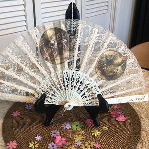 COPY - Vintage Ladies Lace Fan w/2 Portraits EUC